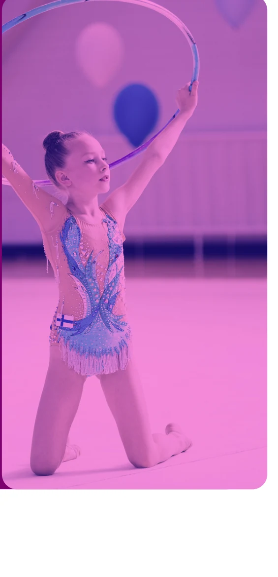 Aluna praticando ginástica rítmica